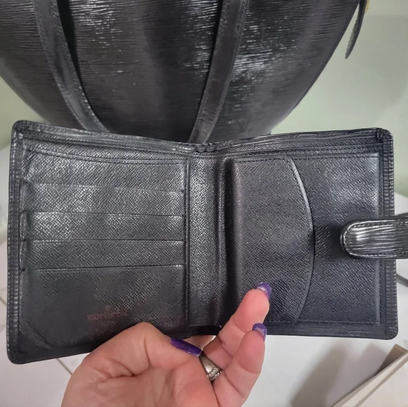 Louis Vuitton Compact Wallet Black Epi Leather Gold-Tone Hardware Leather Lining - Picture 3 of 7